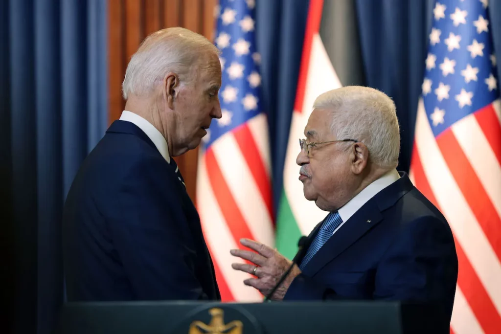 US President Joe Biden (L) and Palestinian President Mahmoud Abbas (R), at a joint press conference Bethlehem, 15 July 2022
